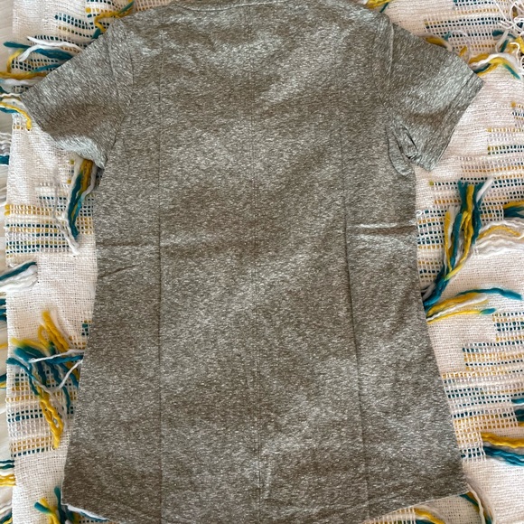 NWT Duluth V Neck Fitted Tee - Picture 4 of 5